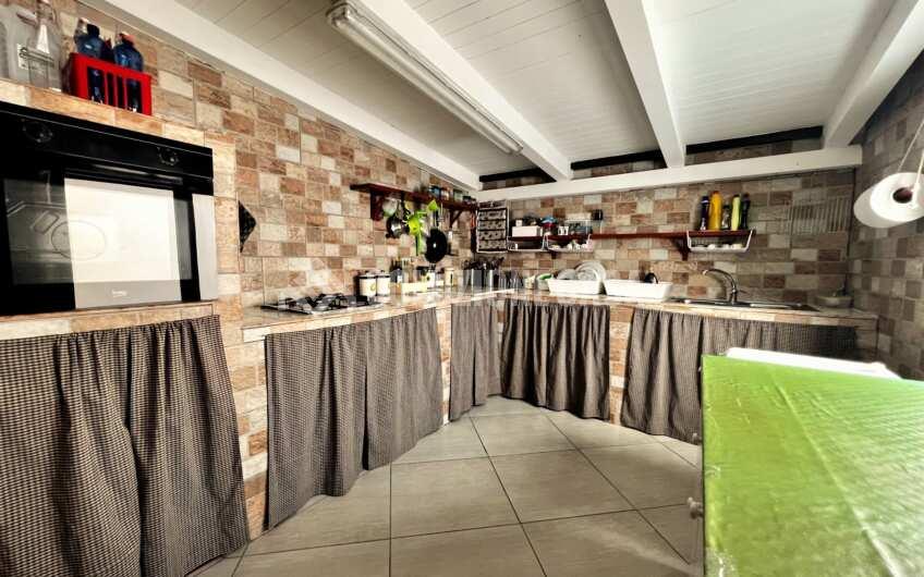 SC1261 Villa bifamiliare su 3 livelli di recente costruzione con giardino privato