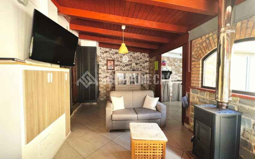 SC1261 Villa bifamiliare su 3 livelli di recente costruzione con giardino privato
