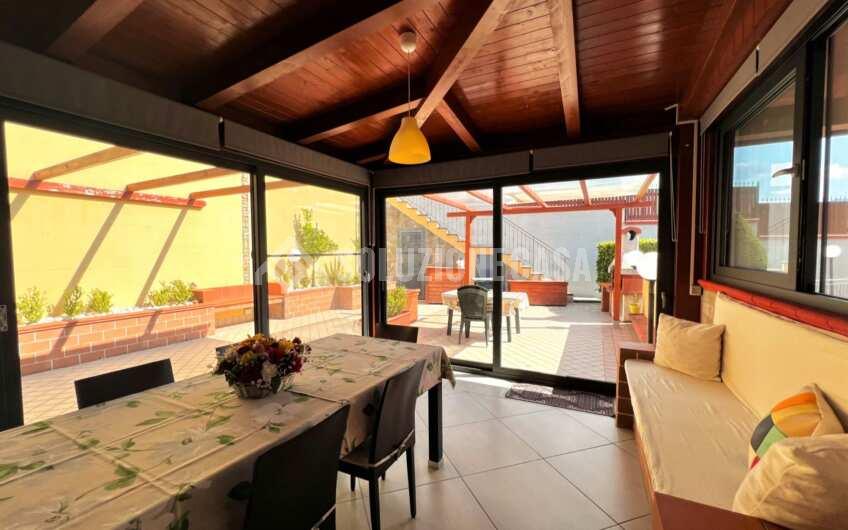 SC1261 Villa bifamiliare su 3 livelli di recente costruzione con giardino privato