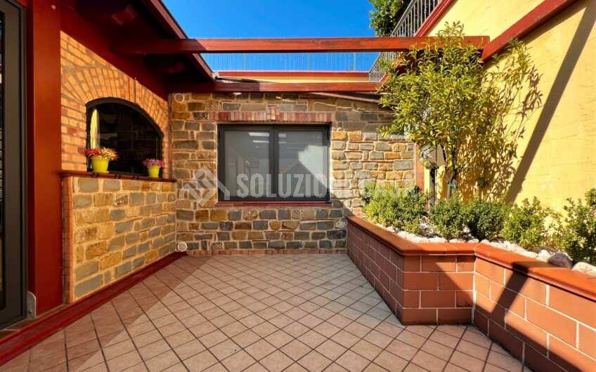 SC1261 Villa bifamiliare su 3 livelli di recente costruzione con giardino privato