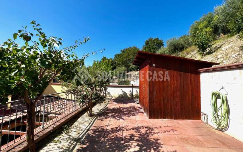 SC1261 Villa bifamiliare su 3 livelli di recente costruzione con giardino privato