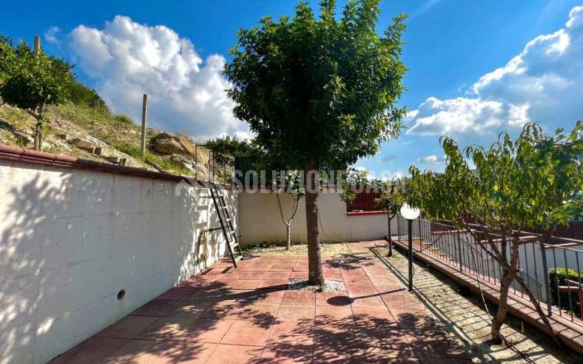 SC1261 Villa bifamiliare su 3 livelli di recente costruzione con giardino privato