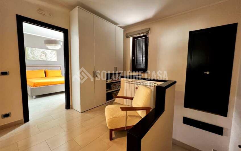 SC1261 Villa bifamiliare su 3 livelli di recente costruzione con giardino privato