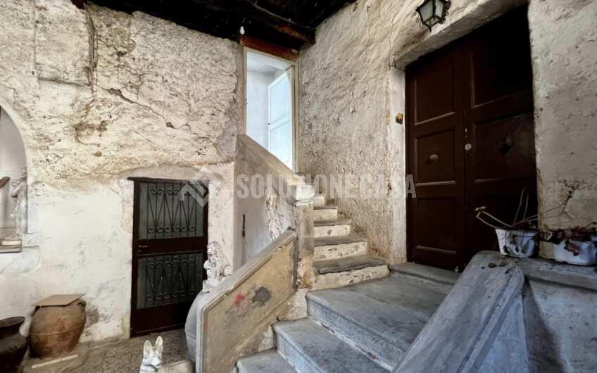 SC1253 Vendesi due unità abitative nel borgo di Rutino