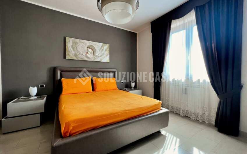 SC1261 Villa bifamiliare su 3 livelli di recente costruzione con giardino privato