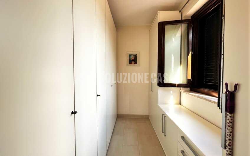 SC1261 Villa bifamiliare su 3 livelli di recente costruzione con giardino privato