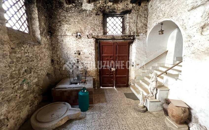 SC1253 Vendesi due unità abitative nel borgo di Rutino