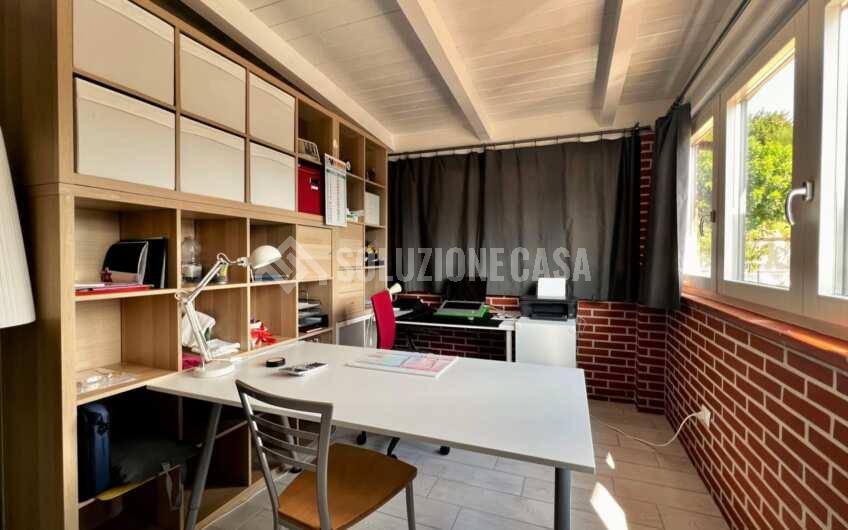 SC1261 Villa bifamiliare su 3 livelli di recente costruzione con giardino privato