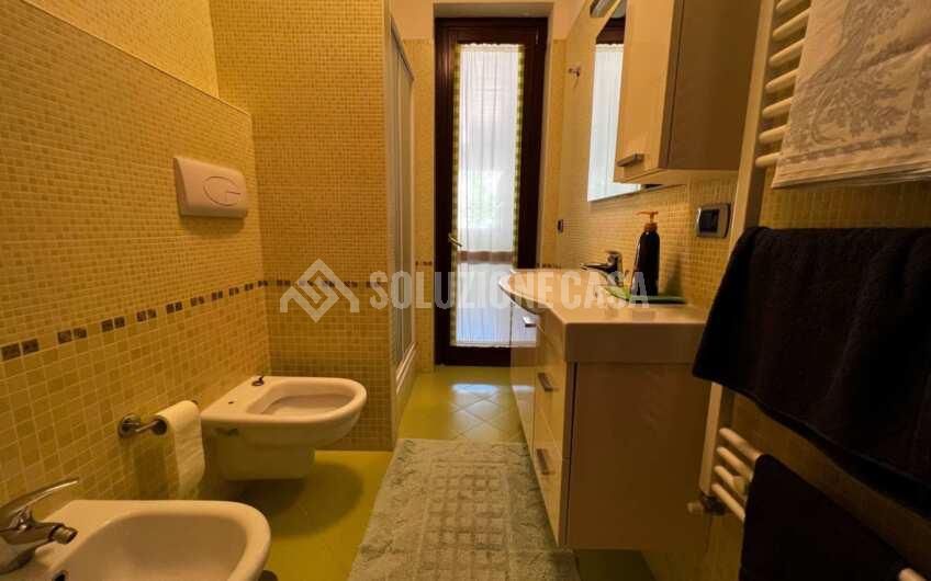 SC1261 Villa bifamiliare su 3 livelli di recente costruzione con giardino privato