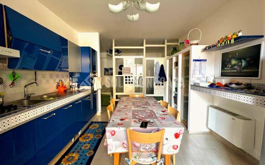 SC1261 Villa bifamiliare su 3 livelli di recente costruzione con giardino privato