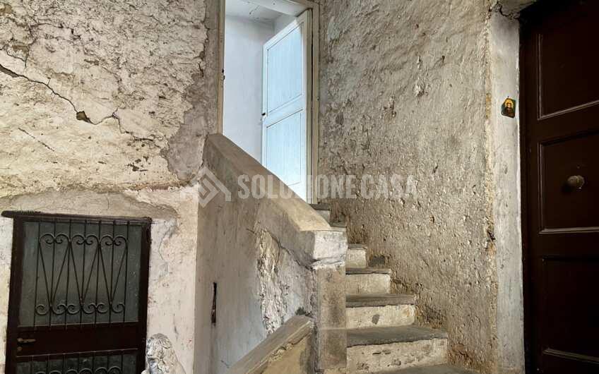 SC1253 Vendesi due unità abitative nel borgo di Rutino