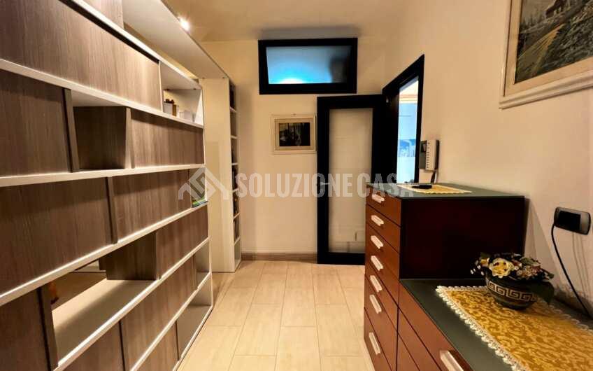 SC1261 Villa bifamiliare su 3 livelli di recente costruzione con giardino privato