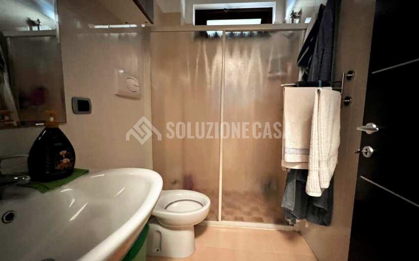 SC1261 Villa bifamiliare su 3 livelli di recente costruzione con giardino privato