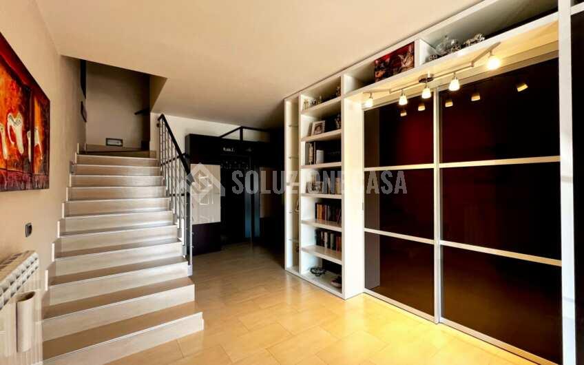 SC1261 Villa bifamiliare su 3 livelli di recente costruzione con giardino privato
