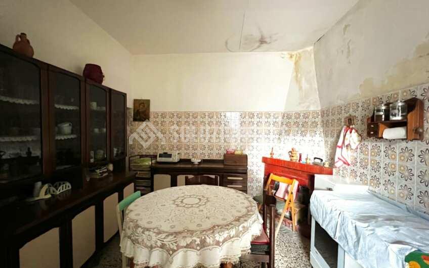 SC1266 Fabbricato con corte esterna a Torchiara località Sant’Antuono