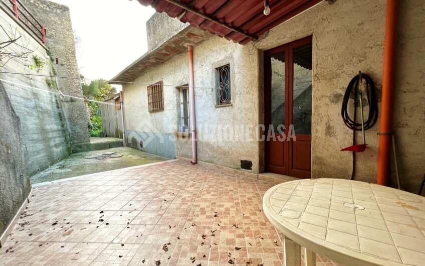 SC1266 Fabbricato con corte esterna a Torchiara località Sant’Antuono