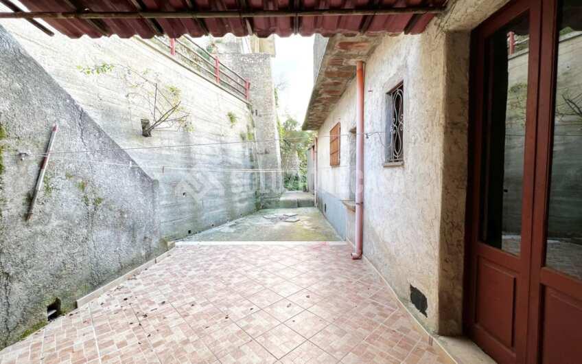 SC1266 Fabbricato con corte esterna a Torchiara località Sant’Antuono