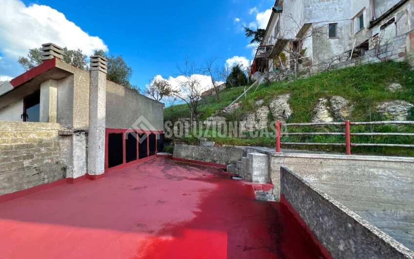 SC1266 Fabbricato con corte esterna a Torchiara località Sant’Antuono