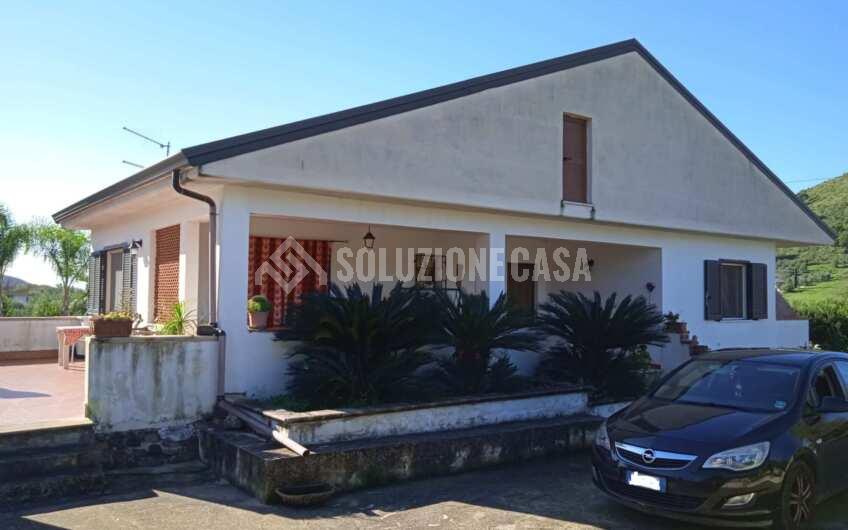 SC1267 Villa su due livelli con ampio giardino in Montecorice località Giungatelle