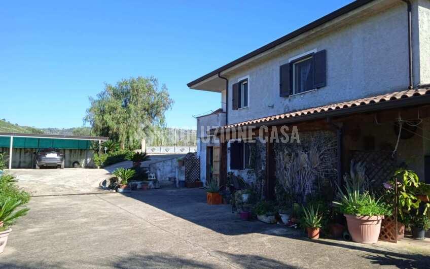 SC1267 Villa su due livelli con ampio giardino in Montecorice località Giungatelle