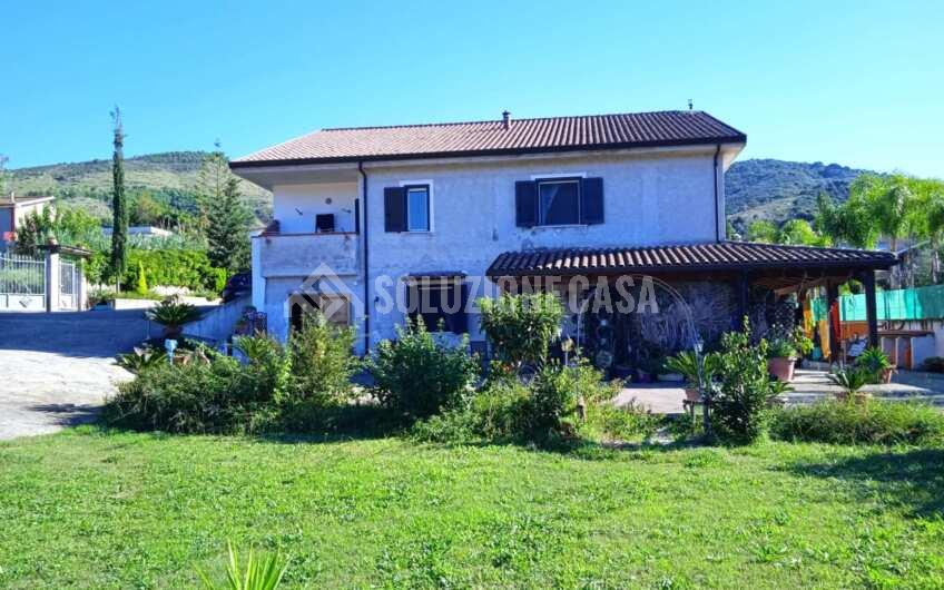 SC1267 Villa su due livelli con ampio giardino in Montecorice località Giungatelle