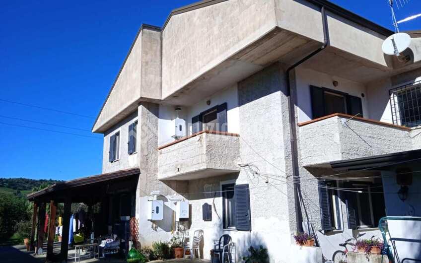 SC1267 Villa su due livelli con ampio giardino in Montecorice località Giungatelle