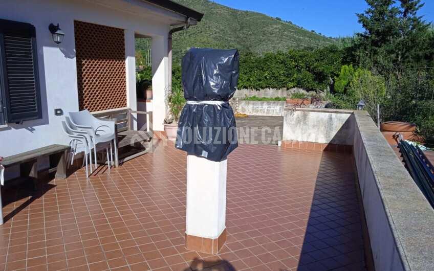 SC1267 Villa su due livelli con ampio giardino in Montecorice località Giungatelle