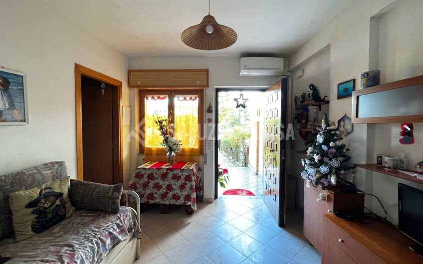 SC1271 Appartamento con giardino e posto auto zona Mattine Agropoli