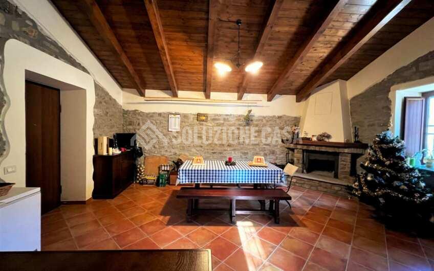 SC1270 Panoramico Casale in pietra con dependance di recente costruzione a Prignano Cilento
