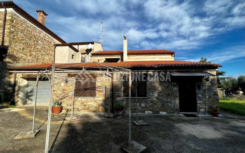 SC1268 Fabbricato semindipendente  con giardino a Perdifumo contrada Noce