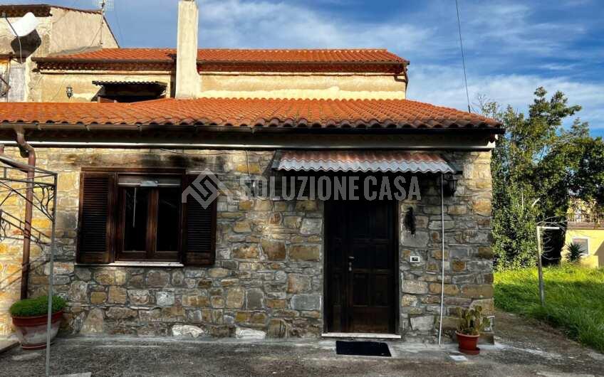 SC1268 Fabbricato semindipendente  con giardino a Perdifumo contrada Noce