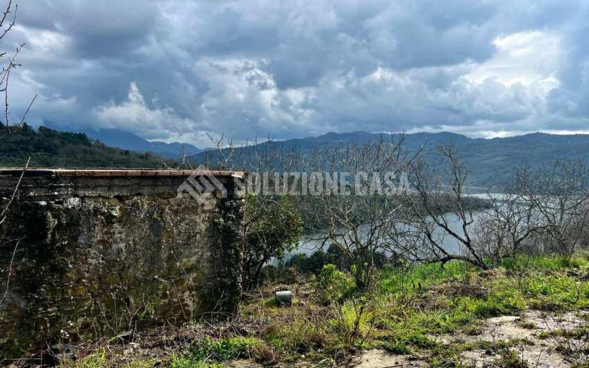 SC1276 Rudere in pietra con vista panoramica sulla diga dell’Alento, Prignano C.to
