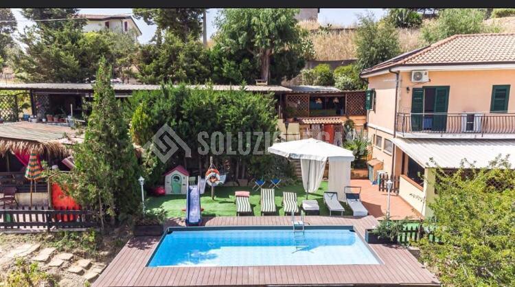 SC1278 Villa con giardino e area piscina  a Castellabate