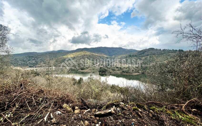 SC1276 Rudere in pietra con vista panoramica sulla diga dell’Alento, Prignano C.to