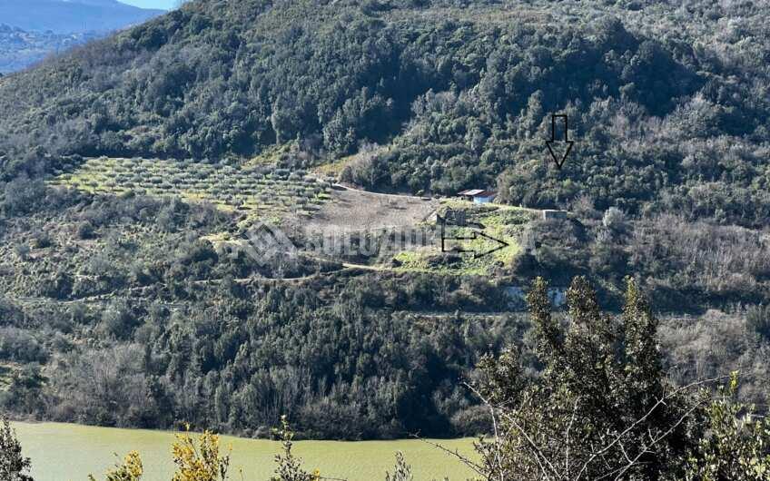 SC1276 Rudere in pietra con vista panoramica sulla diga dell’Alento, Prignano C.to