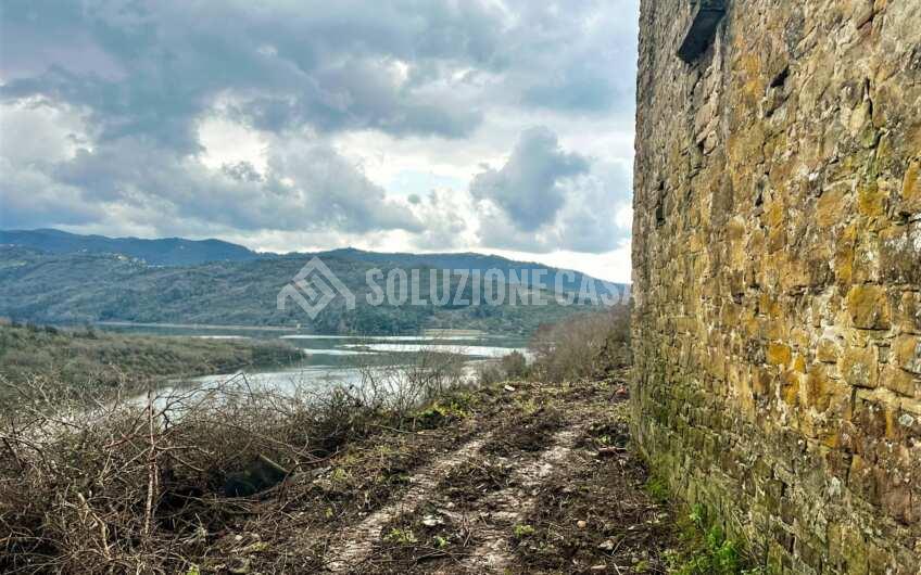 SC1276 Rudere in pietra con vista panoramica sulla diga dell’Alento, Prignano C.to