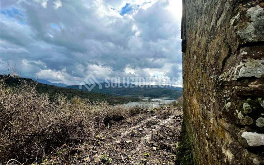 SC1276 Rudere in pietra con vista panoramica sulla diga dell’Alento, Prignano C.to