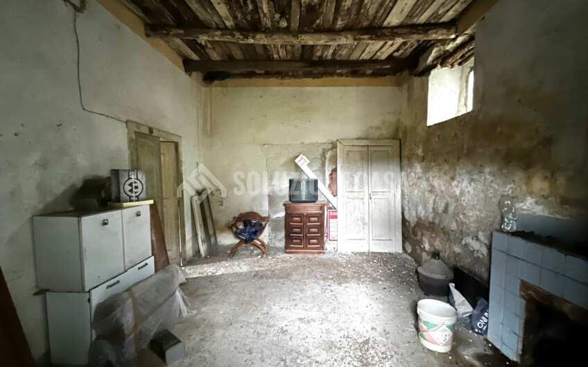 SC1284 Casale affiancato sviluppato su 2 livelli con giardino a Rutino Scalo
