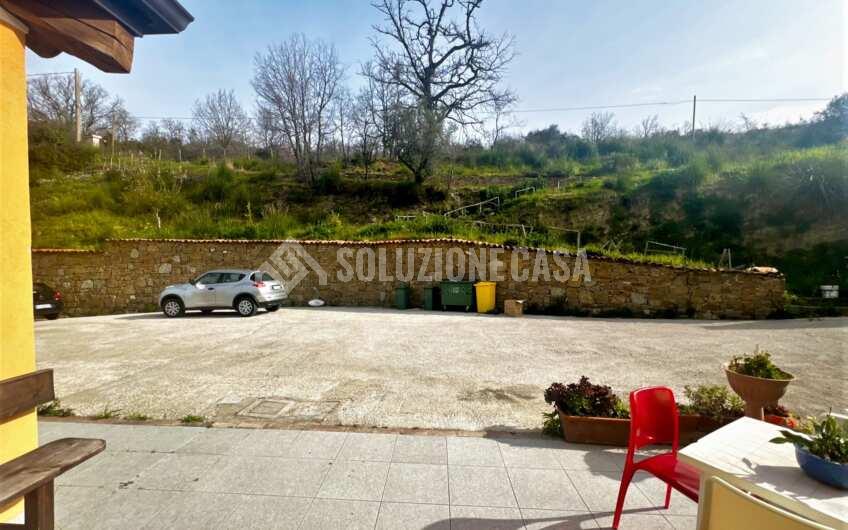 SC1282 Struttura b&b e ristorante con giardino in vendita a Prignano Cilento