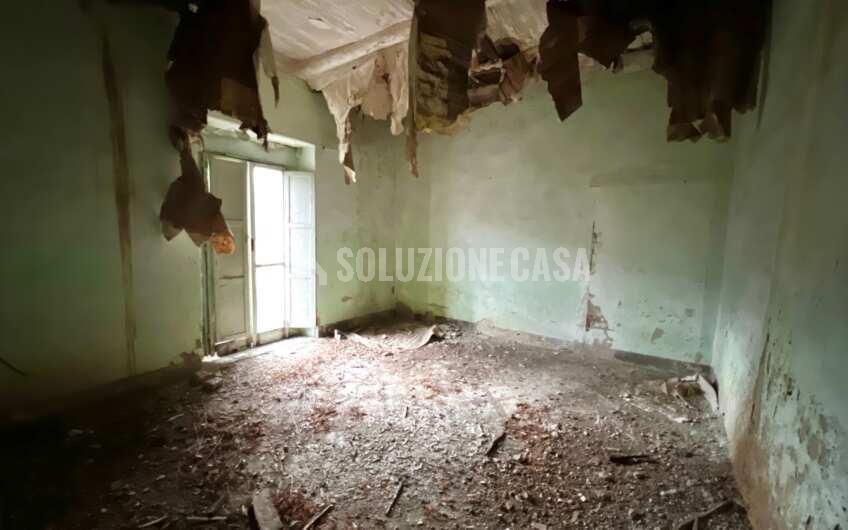 SC1284 Casale affiancato sviluppato su 2 livelli con giardino a Rutino Scalo