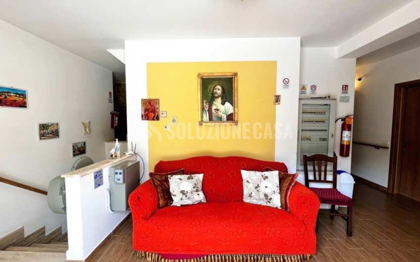 SC1282 Struttura b&b e ristorante con giardino in vendita a Prignano Cilento
