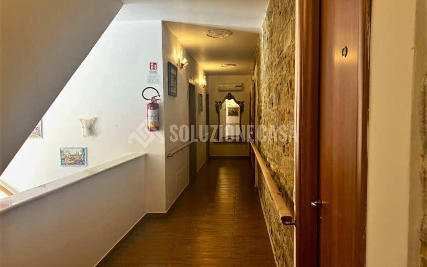 SC1282 Struttura b&b e ristorante con giardino in vendita a Prignano Cilento
