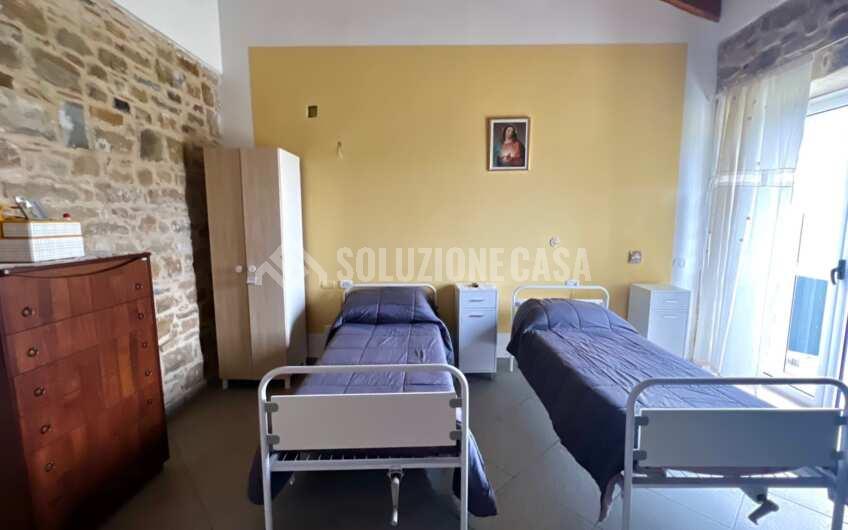 SC1282 Struttura b&b e ristorante con giardino in vendita a Prignano Cilento