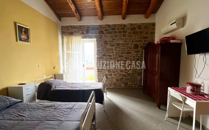 SC1282 Struttura b&b e ristorante con giardino in vendita a Prignano Cilento