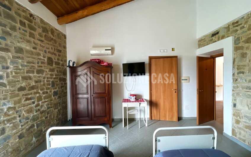 SC1282 Struttura b&b e ristorante con giardino in vendita a Prignano Cilento
