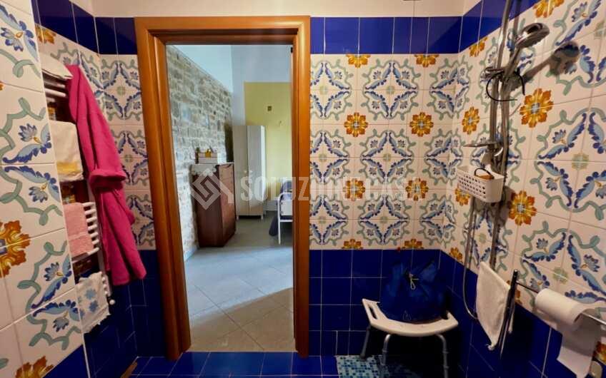 SC1282 Struttura b&b e ristorante con giardino in vendita a Prignano Cilento