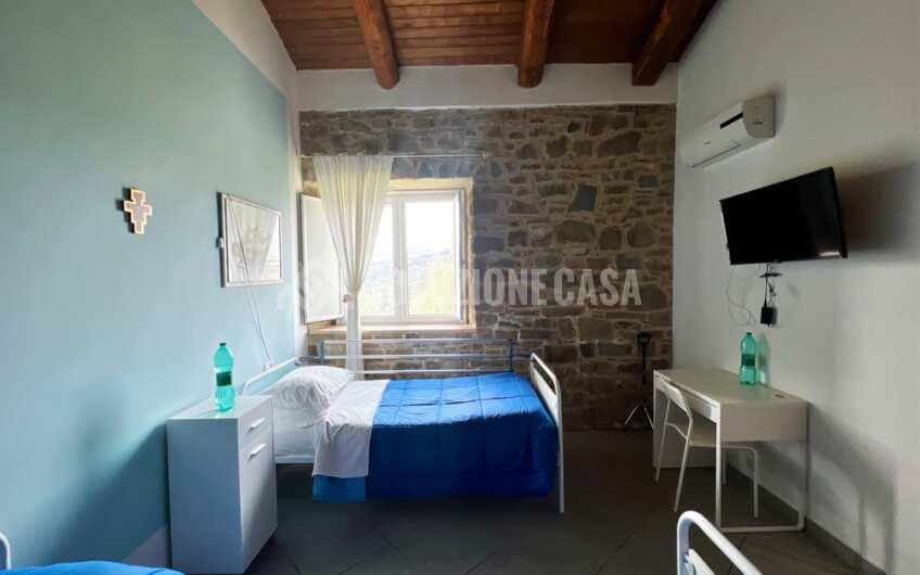 SC1282 Struttura b&b e ristorante con giardino in vendita a Prignano Cilento