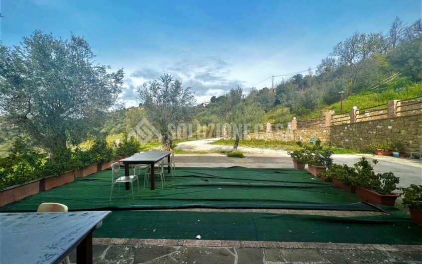 SC1282 Struttura b&b e ristorante con giardino in vendita a Prignano Cilento
