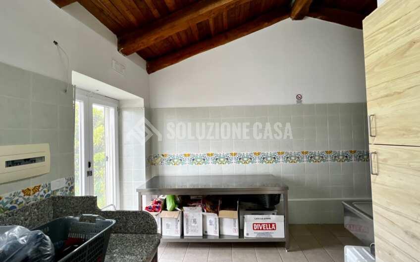 SC1282 Struttura b&b e ristorante con giardino in vendita a Prignano Cilento