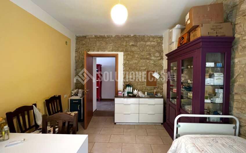 SC1282 Struttura b&b e ristorante con giardino in vendita a Prignano Cilento